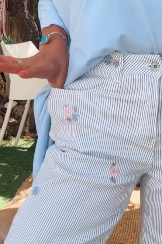 Calça Risca Bordada